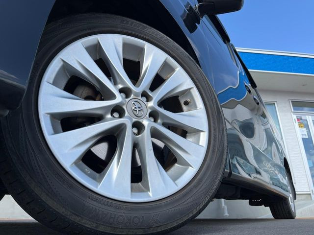 �y����18�C���`�A���~�z�C�[���z�O�ςɃ}�b�`���������A���~�z�C�[���𑕒����Ă���܂��B�e��ЊO�A���~�z�C�[����A�X�^�b�h���X�^�C�����戵�����Ă���܂��B���񂲑��k����������