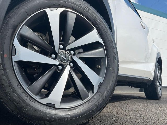 �y����18�C���`�A���~�z�C�[���z�O�ςɃ}�b�`���������A���~�z�C�[���𑕒����Ă���܂��B�e��ЊO�A���~�z�C�[����A�X�^�b�h���X�^�C�����戵�����Ă���܂��B���񂲑��k����������