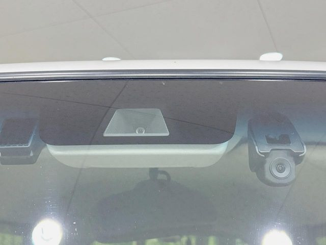 �y�z���_�Z���V���O�z���s���ɑO���̎ԗ�����F�����A�Փ˂������Ȏ��͌x��ƃu���[�L�ŏՓˉ���Ɣ�Q�y�����A�V�X�g�B�����S�Ƀh���C�u�����y���݂��������܂��B