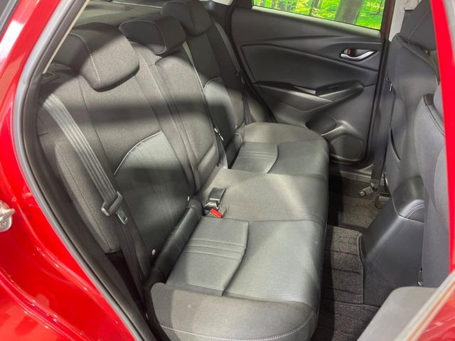 後部座席も気になるようなキズ・汚れやへたり等、大きなダメージはなく、良好な状態です。
