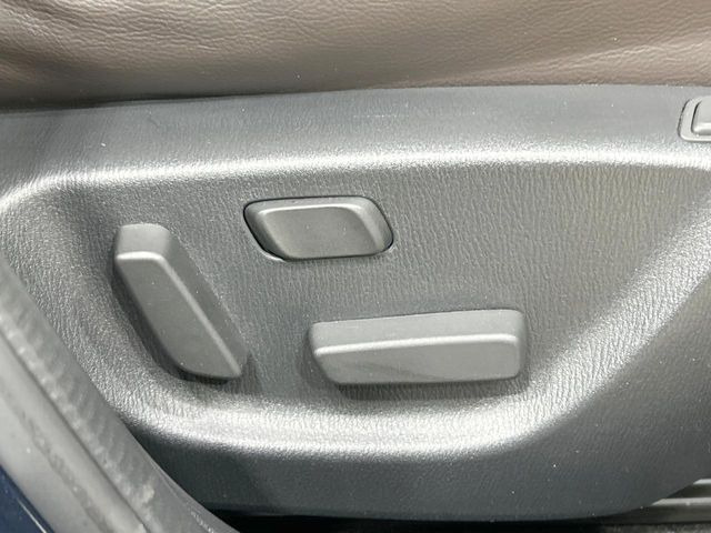 【パワーシート】スイッチ一つで簡単にシートの微調整が可能!電動だから力もいりません!快適なシートポジションにセットして、快適なドライブをお楽しみください。