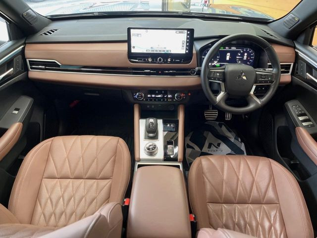 アウトランダーPHEV 2.4 P エグゼクティブ パッケージ 4WD