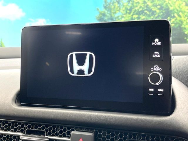 �y9�C���` �z���_�R�l�N�g�f�B�X�v���C�z���F���̍������ʃf�B�X�v���C�Ńi�r�̎g�p��A�������̃X�}�[�g�t�H���ƘA�g����bluetooth�ł̉��y�Đ����\�ł���