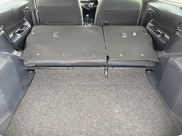 ���i�̂���������ʋ΁A���}���ɏ\���ȉ׎��X�y�[�X���m�ۂ��Ă���܂��B�Z�J���h�V�[�g��|���ƁA�傫�ȉו��̐ύڂ��\�ł���