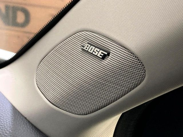 �yBOSE�T�E���h�V�X�e���z���[�J�[�I�v�V�����̍��i�ʃT�E���h�V�X�e���𓋍ځB��p�̃`���[�j���O���{���ꂽ�召�l�X�ȃX�s�[�J�[����ǎ��ȃT�E���h���t�ł��A�Տꊴ���ӂ�鉹����Ԃ����o���܂��B