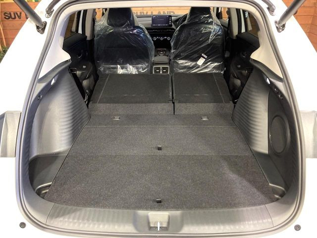 ���i�̂���������ʋ΁A���}���ɏ\���ȉ׎��X�y�[�X���m�ۂ��Ă���܂��B�Z�J���h�V�[�g��|���ƁA�傫�ȉו��̐ύڂ��\�ł���