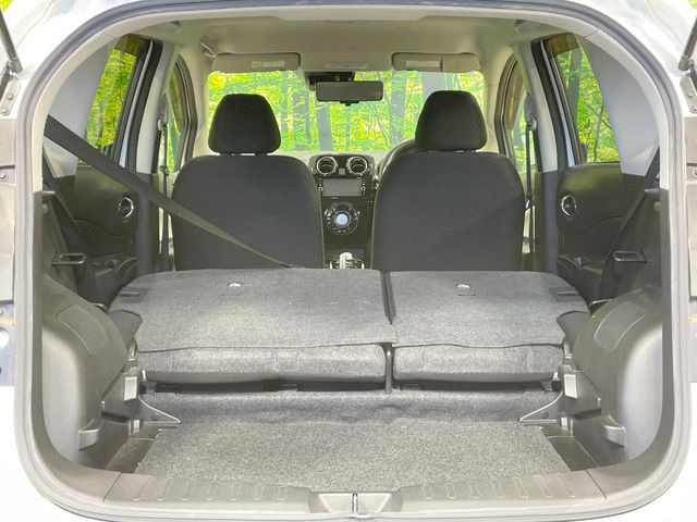 ���i�̂���������ʋ΁A���}���ɏ\���ȉ׎��X�y�[�X���m�ۂ��Ă���܂��B�Z�J���h�V�[�g��|���ƁA�傫�ȉו��̐ύڂ��\�ł���