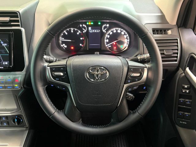 �y�����v�����X�e�A�����O�z�㎿�Ȋv���g�p���邱�ƂŁA��ɂ����������݂ƂĂ��^�]���₷���n���h���ł���