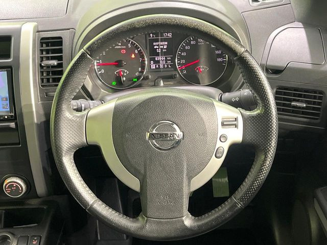 �y�����v�����X�e�A�����O�z�㎿�Ȋv���g�p���邱�ƂŁA��ɂ����������݂ƂĂ��^�]���₷���n���h���ł���