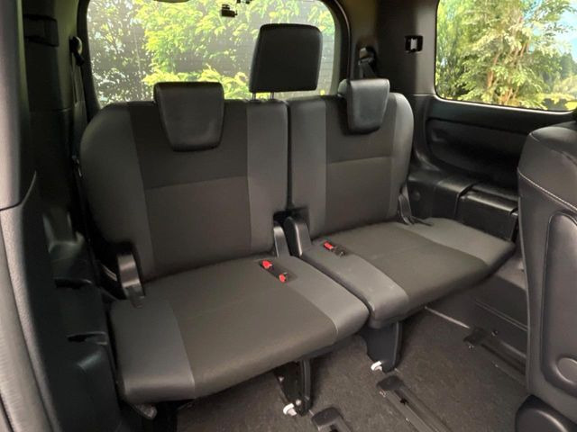 3列目シートはもちろん状態良好☆大人でもゆったりと座って頂けますので、大人数でのお出かけもラクラクです♪ご家族で、気の知れた仲間で、ドライブに行くのが楽しみですね♪