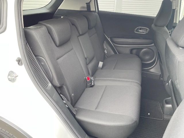 後部座席も気になるようなキズ・汚れやへたり等、大きなダメージはなく、良好な状態です。