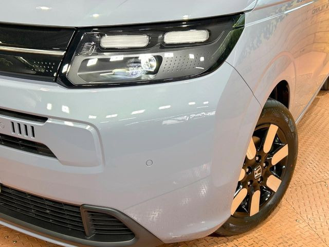 【LEDヘッドライト】悪天候や夜間走行時も良好な視界を確保し安心して運転できる高輝度LEDヘッドライトを装備!点灯速度が早く、消費電力も抑えられています。