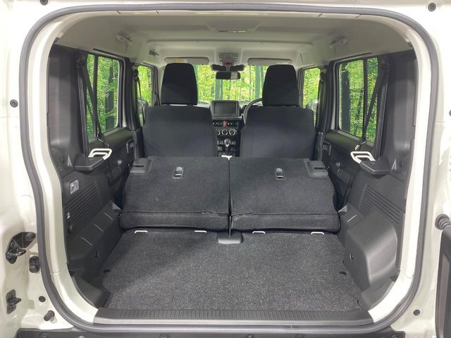 ���i�̂���������ʋ΁A���}���ɏ\���ȉ׎��X�y�[�X���m�ۂ��Ă���܂��B�Z�J���h�V�[�g��|���ƁA�傫�ȉו��̐ύڂ��\�ł���