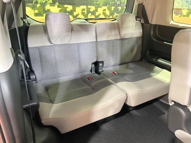 3列目シートはもちろん状態良好☆大人でもゆったりと座って頂けますので、大人数でのお出かけもラクラクです♪ご家族で、気の知れた仲間で、ドライブに行くのが楽しみですね♪