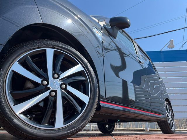 �y����16�C���`�A���~�z�C�[���z�O�ςɃ}�b�`���������A���~�z�C�[���𑕒����Ă���܂��B�e��ЊO�A���~�z�C�[����A�X�^�b�h���X�^�C�����戵�����Ă���܂��B���񂲑��k����������