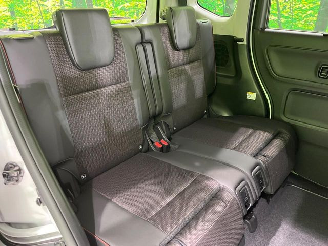 ���i���ȃI���W�i���t���A�}�b�g���I�v�V�����ɂĂ��p�ӂ��Ă���܂��B���D���ȃf�U�C����J���[�����Ԃɍ��킹�đI��ł����������Ƃ��ł��܂���