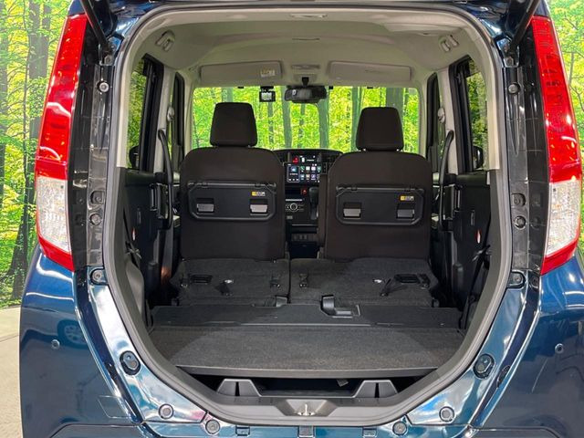 ���i�̂���������ʋ΁A���}���ɏ\���ȉ׎��X�y�[�X���m�ۂ��Ă���܂��B�Z�J���h�V�[�g��|���ƁA�傫�ȉו��̐ύڂ��\�ł���