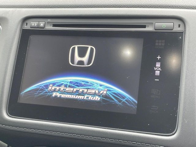 【メーカー純正ナビ】インテリアに溶け込むスタイリッシュな「専用設計」メーカーナビを装備♪視認性や操作性など基本性能にも優れ、より上質なカーライフをお楽しみいただけます。