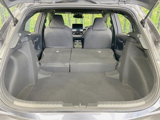 ���i�̂���������ʋ΁A���}���ɏ\���ȉ׎��X�y�[�X���m�ۂ��Ă���܂��B�Z�J���h�V�[�g��|���ƁA�傫�ȉו��̐ύڂ��\�ł���