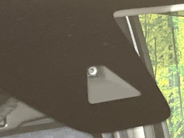 �y�G�}�[�W�F���V�[�u���[�L�z���s���ɑO���̎ԗ�����F�����A�Փ˂������Ȏ��͌x��ƃu���[�L�ŏՓˉ���Ɣ�Q�y�����A�V�X�g�B�����S�Ƀh���C�u�����y���݂��������܂��B