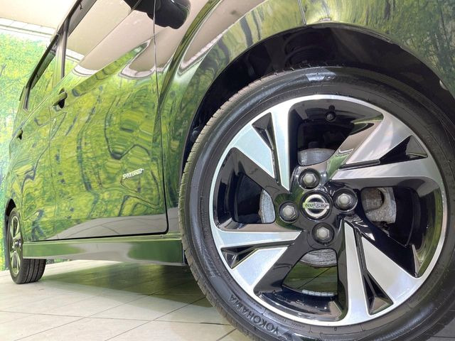 �y����15�C���`�A���~�z�C�[���z�O�ςɃ}�b�`���������A���~�z�C�[���𑕒����Ă���܂��B�e��ЊO�A���~�z�C�[����A�X�^�b�h���X�^�C�����戵�����Ă���܂��B���񂲑��k����������