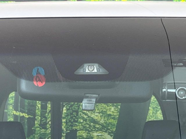 �y�z���_�Z���V���O�z���s���ɑO���̎ԗ�����F�����A�Փ˂������Ȏ��͌x��ƃu���[�L�ŏՓˉ���Ɣ�Q�y�����A�V�X�g�B�����S�Ƀh���C�u�����y���݂��������܂��B