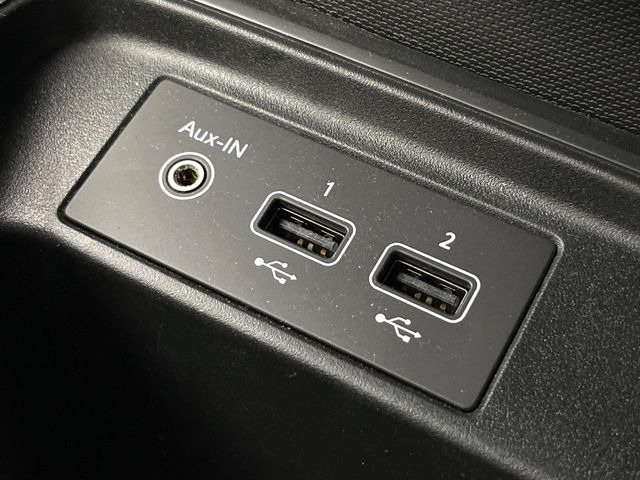 ��USB�EAUX�ڑ�:���莝���̃~���[�W�b�N�v���[���[��ڑ����A�ԓ��ł��C�ɓ���̉��y���C�y�Ɋy���ނ��Ƃ��ł��܂���