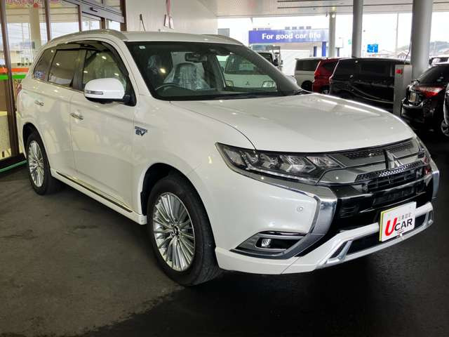 アウトランダーPHEV2.4 G プレミアムパッケージ 4WD