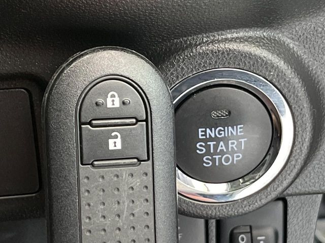 �y�L�[�t���[�V�X�e���z�J�o����|�P�b�g�ɓ��ꂽ�܂܂ł��h�A�̎{���E�������\�ȃX�}�[�g�L�[�𑕔��B�G���W���̃I���E�I�t�����J�M�����o���K�v����������Ƃ��Ă��֗��ł���