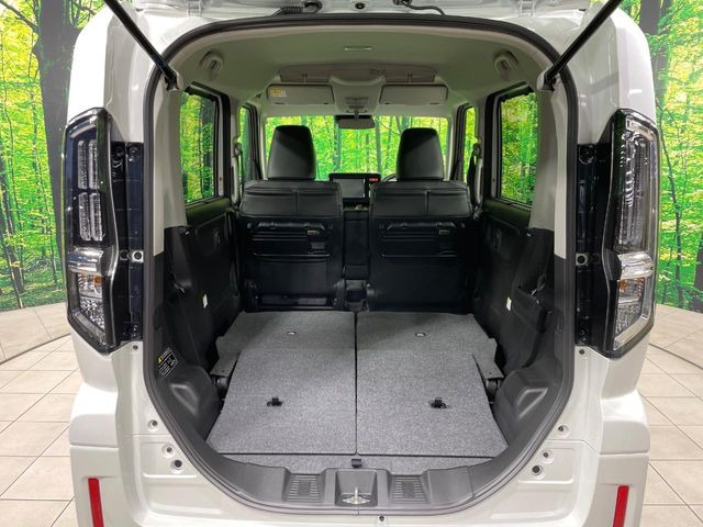 ���i�̂���������ʋ΁A���}���ɏ\���ȉ׎��X�y�[�X���m�ۂ��Ă���܂��B�Z�J���h�V�[�g��|���ƁA�傫�ȉו��̐ύڂ��\�ł���