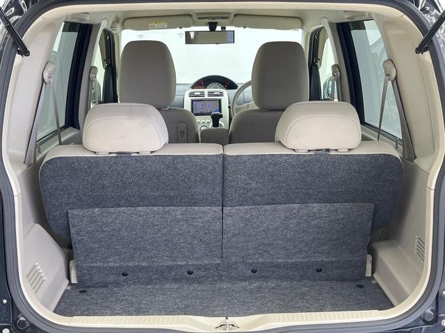 ���i�̂���������ʋ΁A���}���ɏ\���ȉ׎��X�y�[�X���m�ۂ��Ă���܂��B�Z�J���h�V�[�g��|���ƁA�傫�ȉו��̐ύڂ��\�ł���