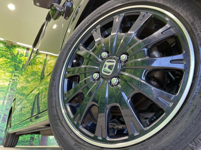 �y����15�C���`�A���~�z�C�[���z�O�ςɃ}�b�`���������A���~�z�C�[���𑕒����Ă���܂��B�e��ЊO�A���~�z�C�[����A�X�^�b�h���X�^�C�����戵�����Ă���܂��B���񂲑��k����������