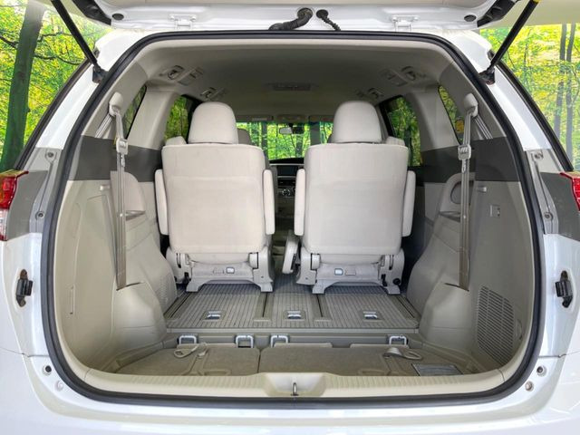 ���i�̂���������ʋ΁A���}���ɏ\���ȉ׎��X�y�[�X���m�ۂ��Ă���܂��B�Z�J���h�V�[�g��|���ƁA�傫�ȉו��̐ύڂ��\�ł���