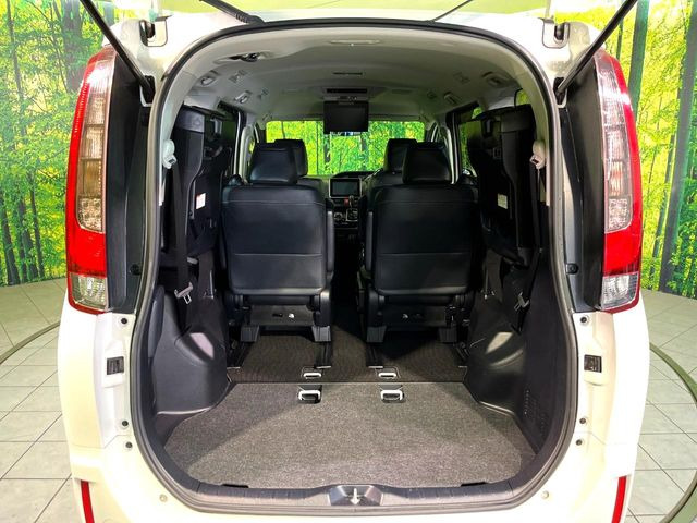 ���i�̂���������ʋ΁A���}���ɏ\���ȉ׎��X�y�[�X���m�ۂ��Ă���܂��B�Z�J���h�V�[�g��|���ƁA�傫�ȉו��̐ύڂ��\�ł���