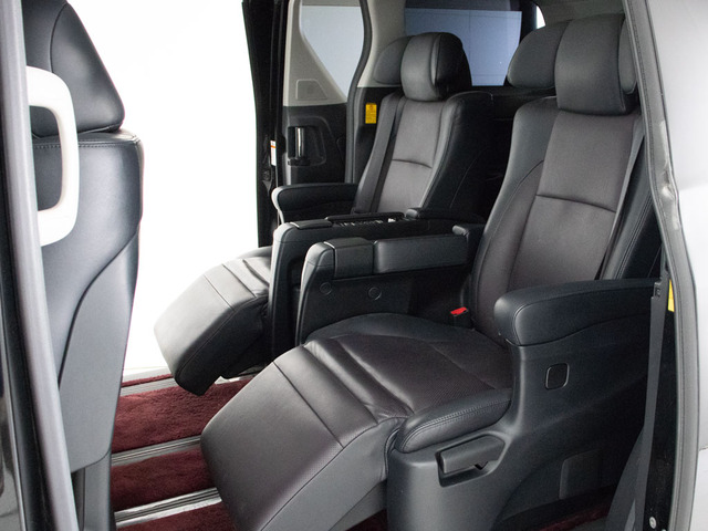 ★エグゼクティブシート★電動リクライニング、オットマン、大型ヘッドレスト完備!