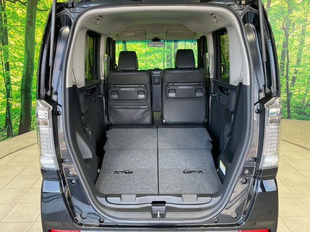 ���i�̂���������ʋ΁A���}���ɏ\���ȉ׎��X�y�[�X���m�ۂ��Ă���܂��B�Z�J���h�V�[�g��|���ƁA�傫�ȉו��̐ύڂ��\�ł���