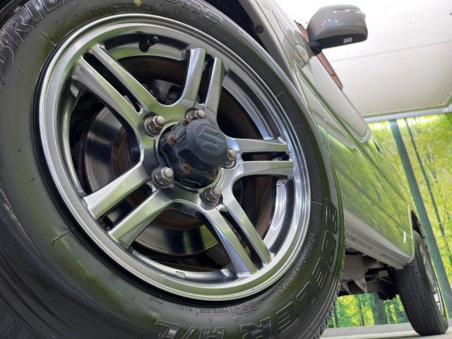 �y����16�C���`�A���~�z�C�[���z�O�ςɃ}�b�`���������A���~�z�C�[���𑕒����Ă���܂��B�e��ЊO�A���~�z�C�[����A�X�^�b�h���X�^�C�����戵�����Ă���܂��B���񂲑��k����������