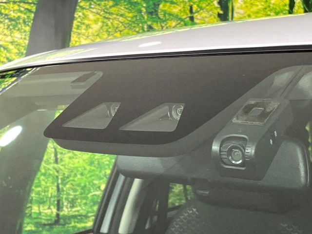 �y�X�}�[�g�A�V�X�g�z���s���ɑO���̎ԗ�����F�����A�Փ˂������Ȏ��͌x��ƃu���[�L�ŏՓˉ���Ɣ�Q�y�����A�V�X�g�B�����S�Ƀh���C�u�����y���݂��������܂��B