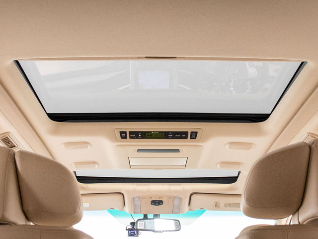 ★サンルーフ★&zwnj;人気装備のサンルーフ装着!開放的な空間をお楽しみいただけます!