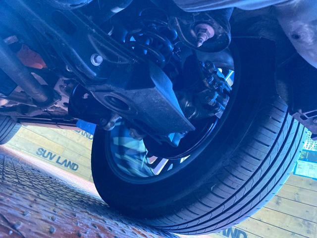 お車を安心してお乗りいただく為には、足回りの定期点検が欠かせません。サービスサポート(有償保証)では無料点検もご提供しており、安心のカーライフをお過ごしいただけるサポート体制が整っています。