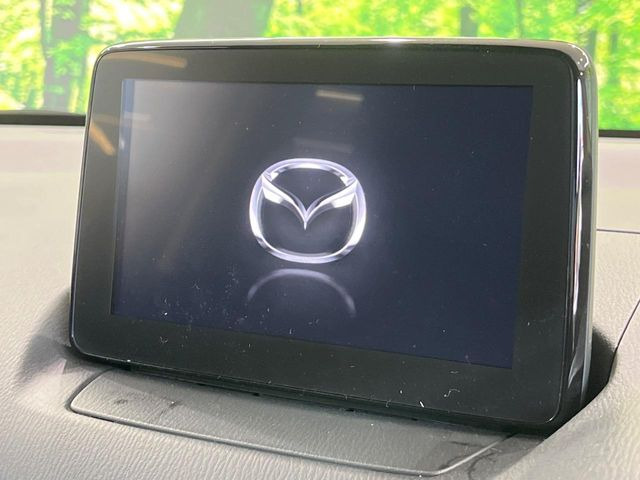 �y�}�c�_�R�l�N�g�z�ԓ��̕��͋C�Ƀ}�b�`������̌^�^�C�v�̃f�B�X�v���C�B�e����q�ݒ��Bluetooth�Đ����A�l�X�ȋ@�\���y���߂܂��B��pSD�J�[�h�̂��w���ŁA�i�r�@�\���g�p�o���܂��B