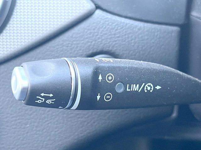 ���f�B�X�g���j�b�N�v���X:�s�s�A�x�O�A�������H�Ȃǂ̑��s���ɁA�X�e���I�}���`�p�[�p�X�J�����ƃ��[�_�[�Z���T�[�ɂ��A�O���Ԃ�F�����đ��x�ɉ������Ԋԋ������ێ����鎟����̃N���R��!