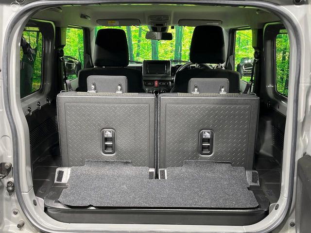 ���i�̂���������ʋ΁A���}���ɏ\���ȉ׎��X�y�[�X���m�ۂ��Ă���܂��B�Z�J���h�V�[�g��|���ƁA�傫�ȉו��̐ύڂ��\�ł���