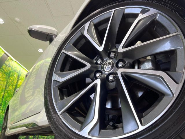 �y����18�C���`�A���~�z�C�[���z�O�ςɃ}�b�`���������A���~�z�C�[���𑕒����Ă���܂��B�e��ЊO�A���~�z�C�[����A�X�^�b�h���X�^�C�����戵�����Ă���܂��B���񂲑��k����������