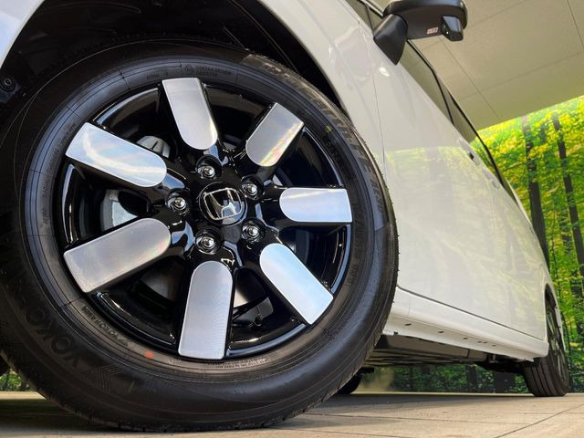 �y����15�C���`�A���~�z�C�[���z�O�ςɃ}�b�`���������A���~�z�C�[���𑕒����Ă���܂��B�e��ЊO�A���~�z�C�[����A�X�^�b�h���X�^�C�����戵�����Ă���܂��B���񂲑��k����������