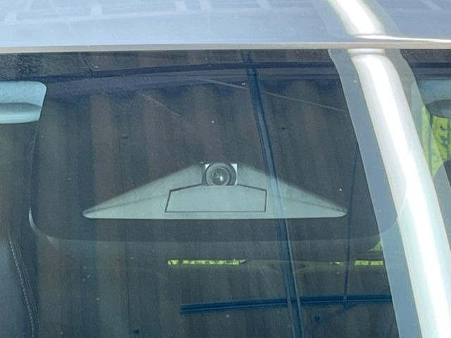 �y�z���_�Z���V���O�z���s���ɑO���̎ԗ�����F�����A�Փ˂������Ȏ��͌x��ƃu���[�L�ŏՓˉ���Ɣ�Q�y�����A�V�X�g�B�����S�Ƀh���C�u�����y���݂��������܂��B