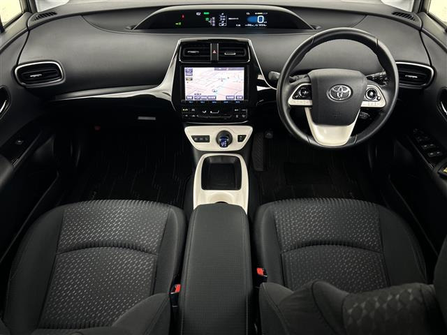 プリウス1.8 A E-Four 4WD