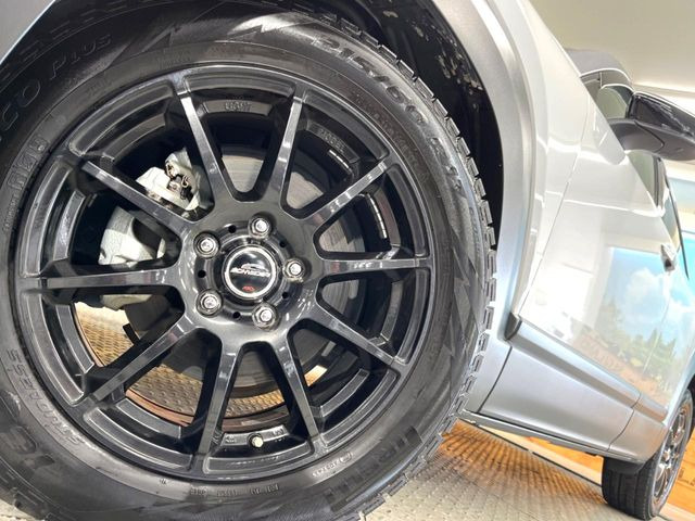 �y17�C���`�A���~�z�C�[���z�O�ςɃ}�b�`�����A���~�z�C�[���𑕒����Ă���܂��B�e��A���~�z�C�[����A�X�^�b�h���X�^�C�����戵�����Ă���܂��B���񂲑��k����������