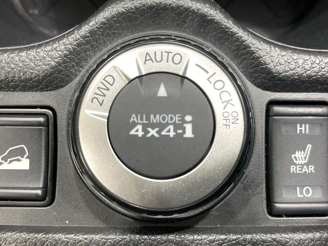 �y�I�[�����[�h4&times;4�z2WD/4WD���[�h����y�ɐ؂�ւ��\�B�R��d����2WD�A�X�^�b�N���ɖ𗧂�LOCK�AAUTO���[�h�ł�4WD�̔z���������Œ������A�H�ʏ󋵂��킸���肵��������T�|�[�g�B