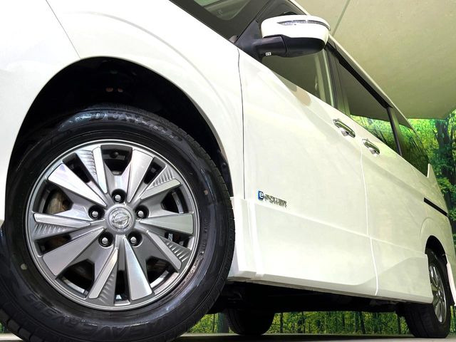 �y����15�C���`�A���~�z�C�[���z�O�ςɃ}�b�`���������A���~�z�C�[���𑕒����Ă���܂��B�e��ЊO�A���~�z�C�[����A�X�^�b�h���X�^�C�����戵�����Ă���܂��B���񂲑��k����������